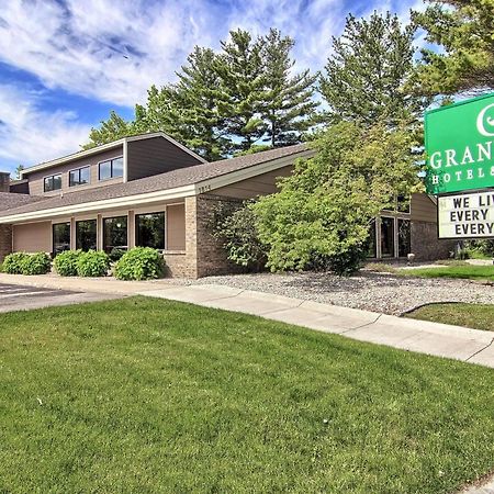 Blossom Hotel & Suites Traverse City Buitenkant foto