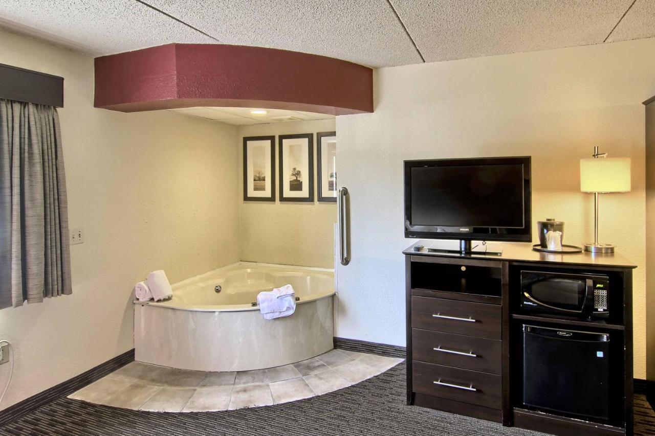 Blossom Hotel & Suites Traverse City Buitenkant foto