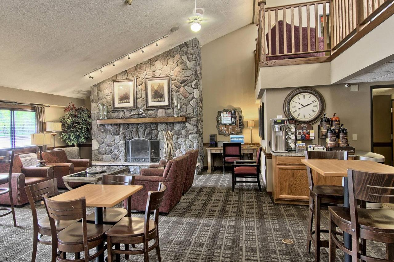 Blossom Hotel & Suites Traverse City Buitenkant foto