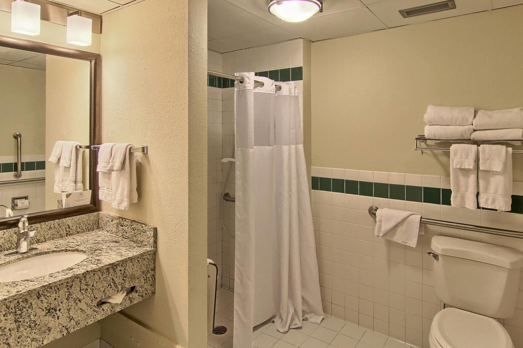 Blossom Hotel & Suites Traverse City Buitenkant foto