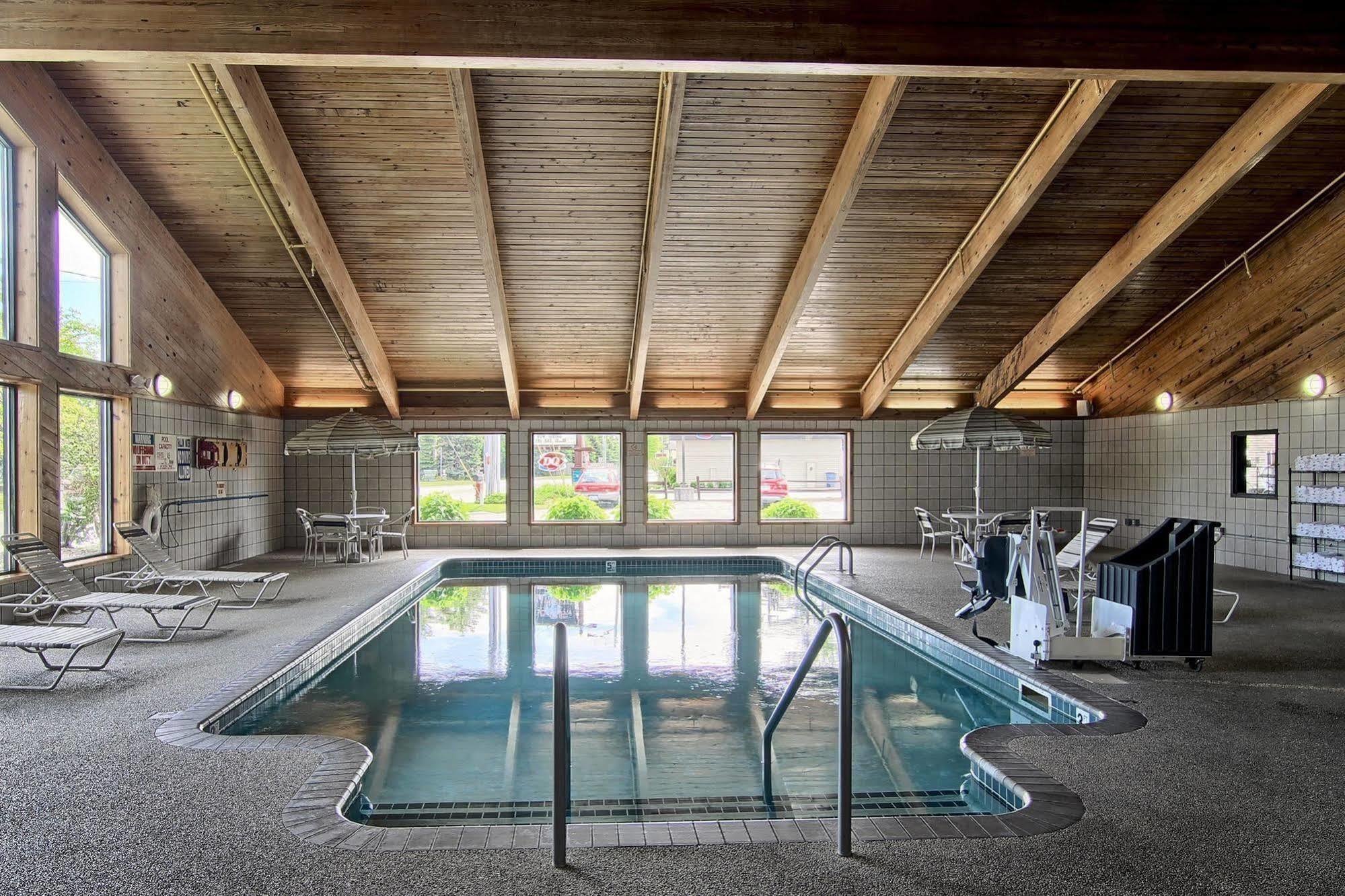 Blossom Hotel & Suites Traverse City Buitenkant foto