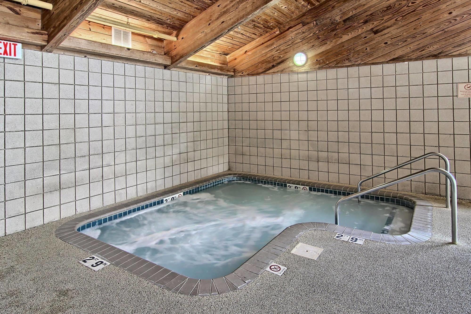 Blossom Hotel & Suites Traverse City Buitenkant foto